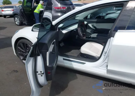 2020 Tesla Model 3 Performance Dual Motor All-Wheel Drive z USA, uszkodzony, nr VIN 5YJ3E1EC1LF784668